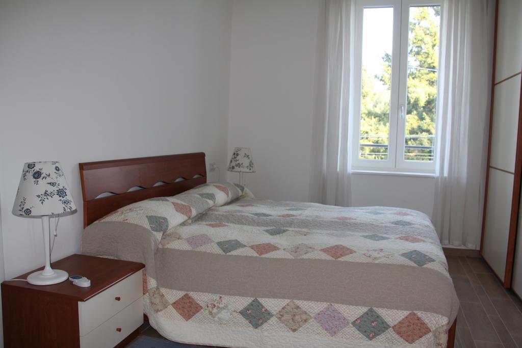 La Ciliegia Bianca Bed & Breakfast Belgirate Ruang foto