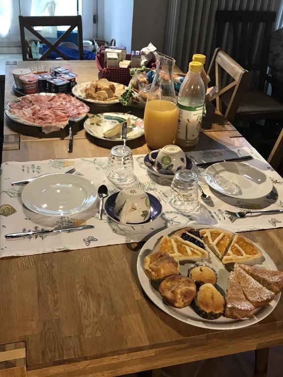 La Ciliegia Bianca Bed & Breakfast Belgirate Bagian luar foto
