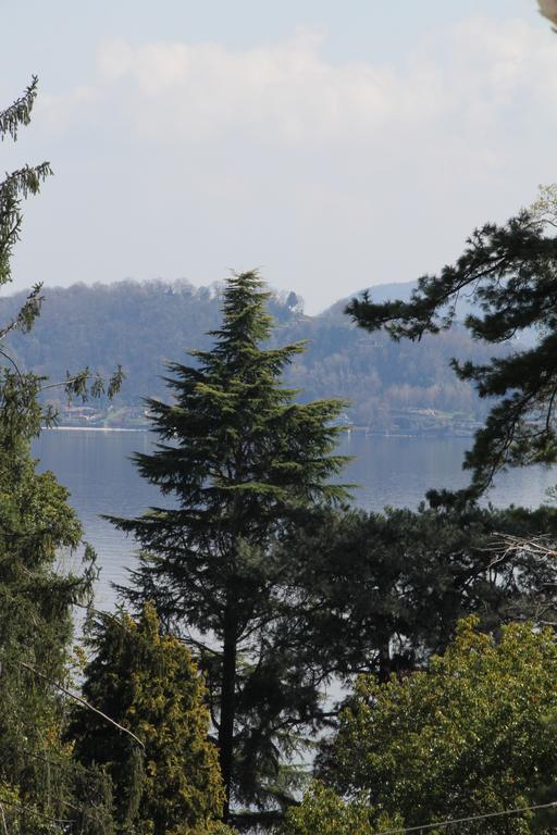 La Ciliegia Bianca Bed & Breakfast Belgirate Bagian luar foto